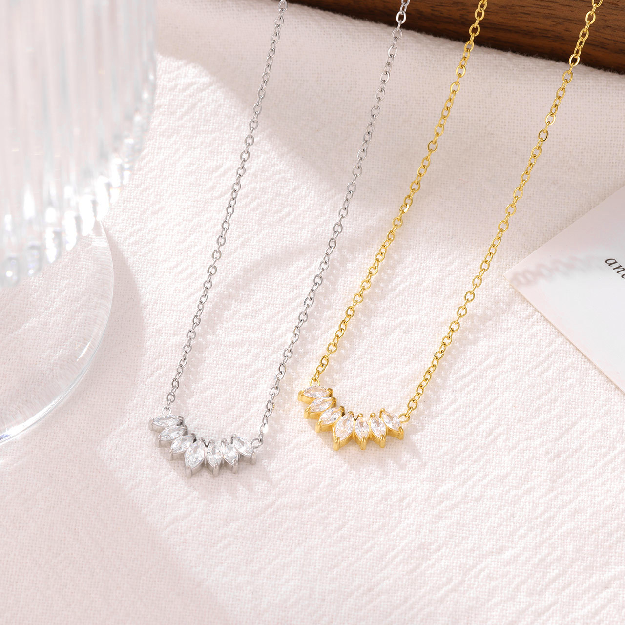 Lănțișor Rafini Radiant Petals aur 18K reglabil