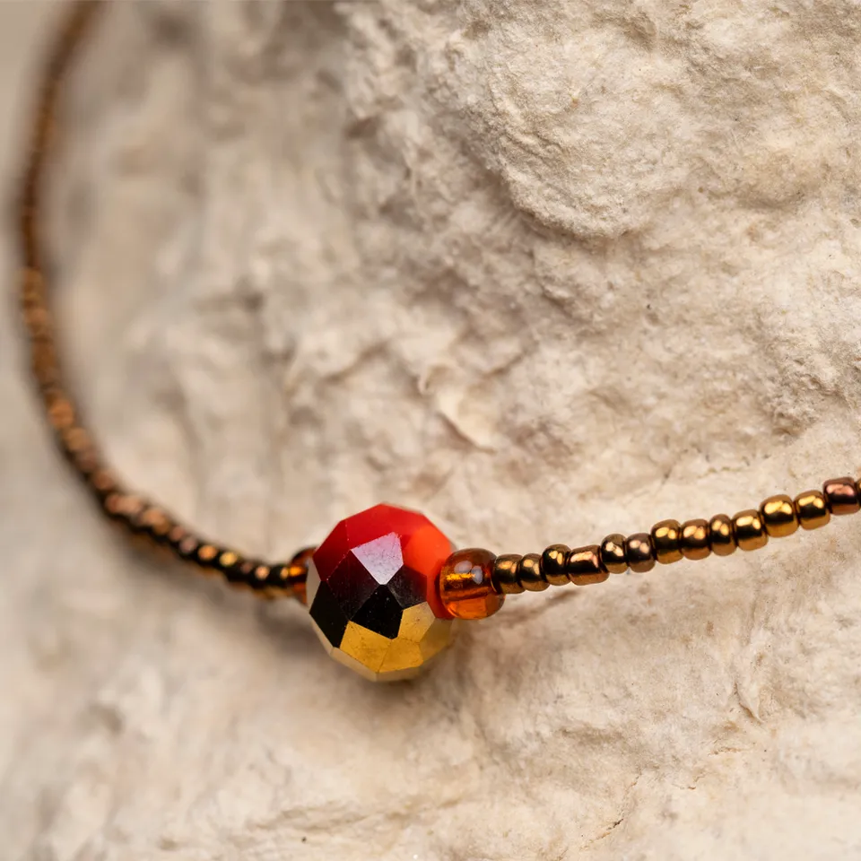 CrisFeather Gaia choker margele auriu cu cristal roșu
