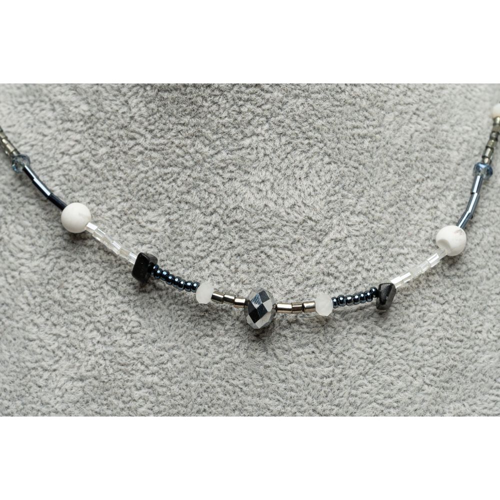 CrisFeather Estelle choker pietre howlite și piatra soarelui